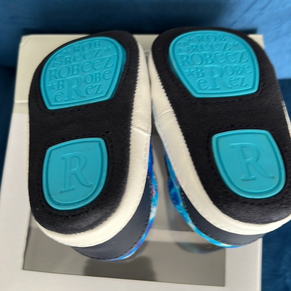 Robeez First Kicks - Picture 4 of 6